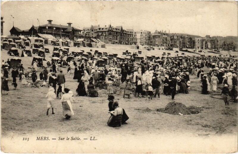 Carte postale ancienne Mers-les-Bains Sur le Sable à Mers-les-Bains