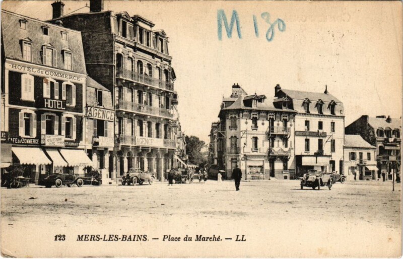 Carte postale ancienne Mers-les-Bains Place du Marche à Mers-les-Bains