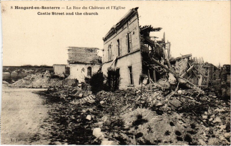 Carte postale ancienne Hangard-en-Santerre La Rue du Chateau et l'Eglise à Hangard
