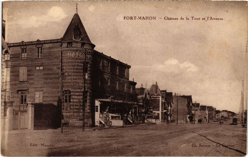 Carte postale ancienne Fort-Mahon-Plage Chateau de la Tour et l'Avenue à Fort-Mahon-Plage