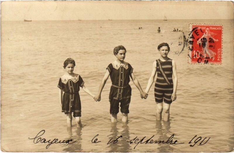 Carte postale ancienne Cayeux-sur-Mer Bathing People à Cayeux-sur-Mer