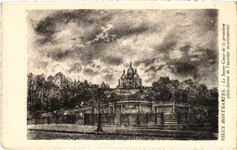 Carte postale ancienne Vieux Montmartre - Le Sacré-Coeur de la première plate-forme de l'escalier monumental à Paris 18e