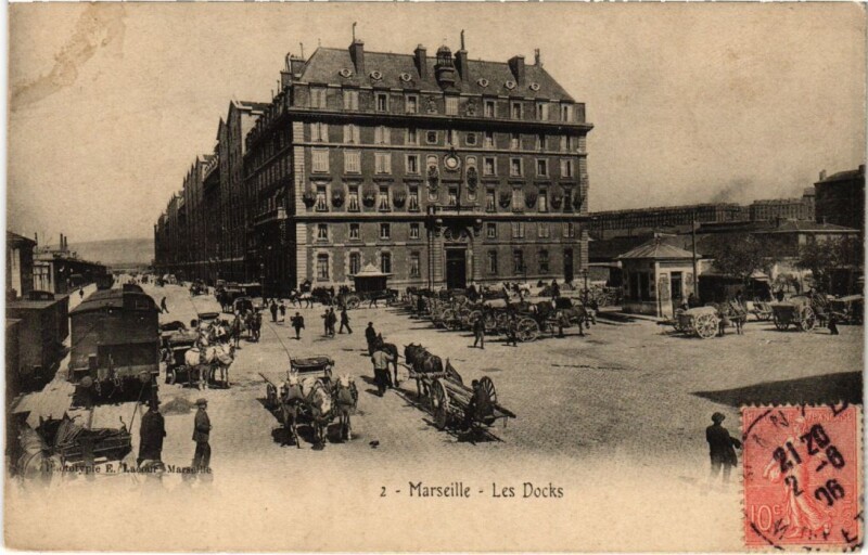 Carte postale ancienne Marseille Les Docks à Marseille