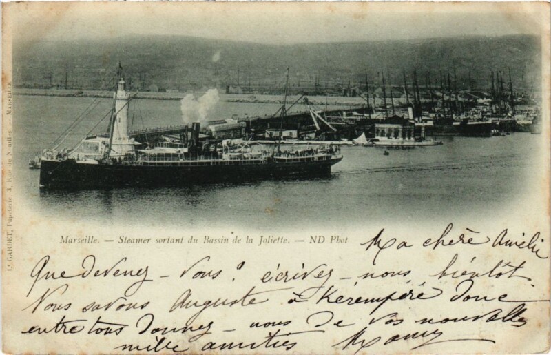 Carte postale ancienne Marseille Steamer Sortant du Bassin de la Joliette à Marseille