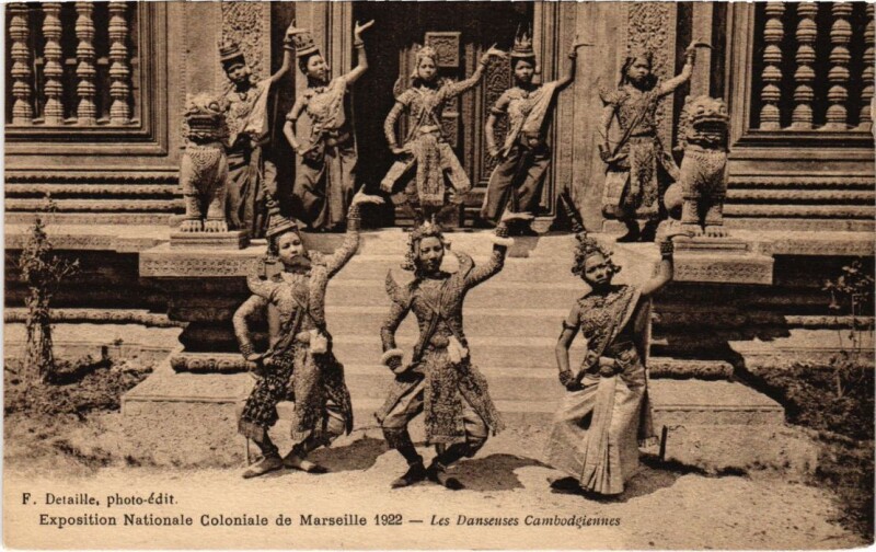 Carte postale ancienne Marseille Exposition Nationale Coloniale Danseuses Cambodgiennes à Marseille