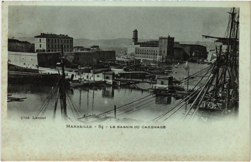 Carte postale ancienne Marseille Le Bassin du Carenage à Marseille