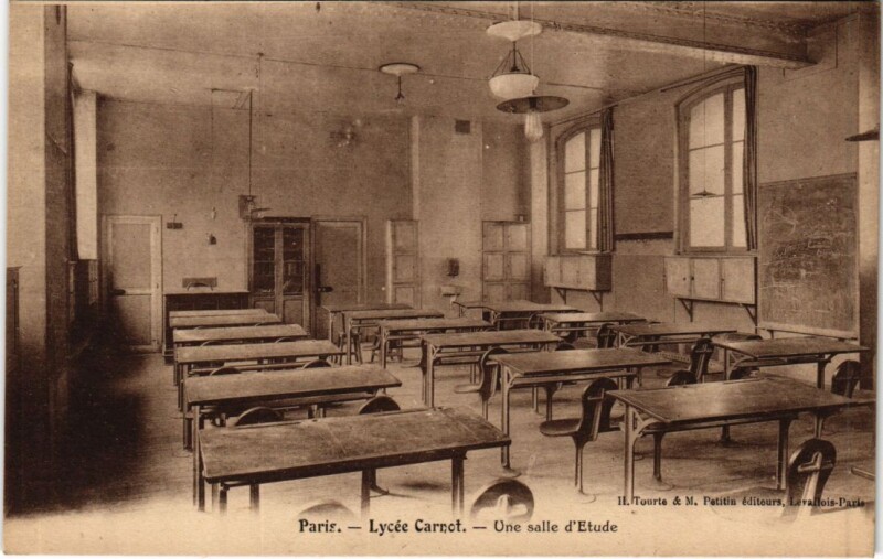 Carte postale ancienne Lycée Carnot - Une salle d'Etude à Paris 17e