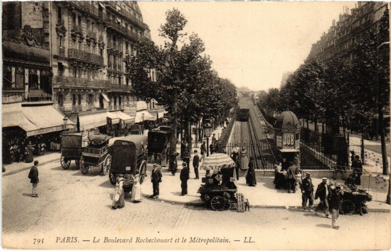 Carte postale ancienne Le Boulevard Rochechouart et le Métropolitain à Paris 18e