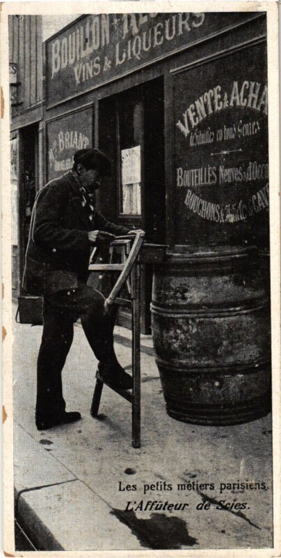 Carte postale ancienne Paris Petits Metiers l'Affuteur de Scies
