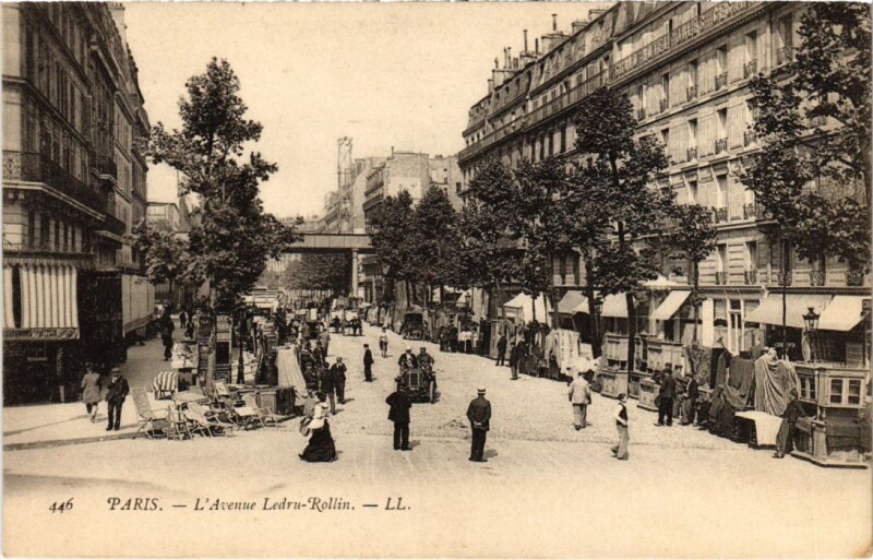 Carte postale ancienne L'Avenue Ledru-Rollin à Paris 12e