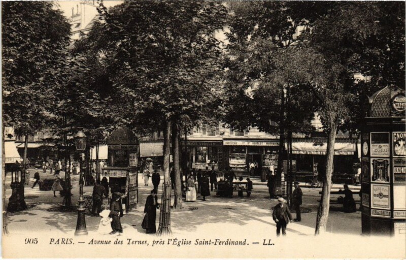 Carte postale ancienne Avenue des Ternes, près l'Eglise Saint-Ferdinand à Paris 17e