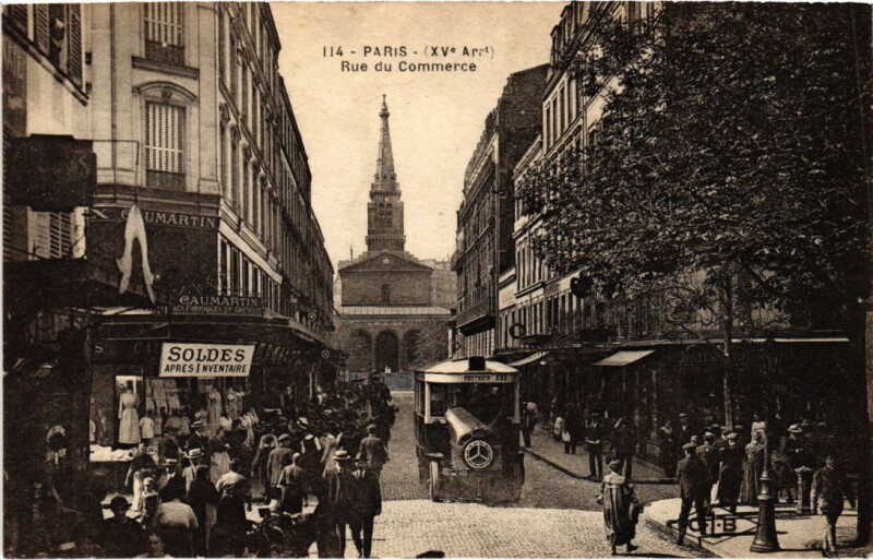 Carte postale ancienne Rue du Commerce à Paris 15e