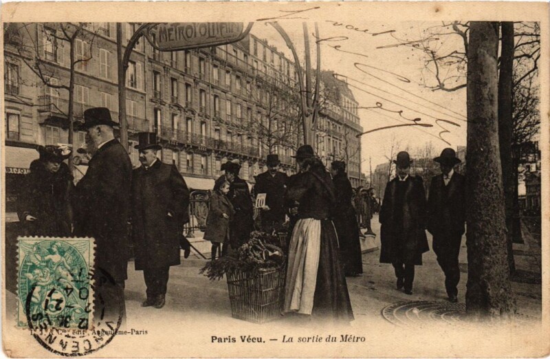 Carte postale ancienne Paris Vecu. La sortie du Metro