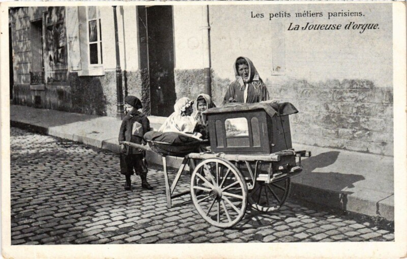 Carte postale ancienne Paris Petits Metiers la joueuse d'orgue