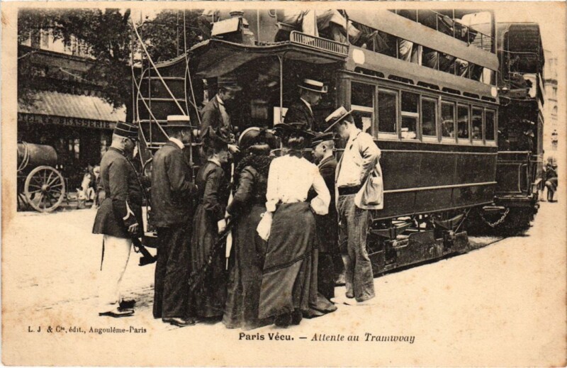 Carte postale ancienne Paris Vecu. Attente au Tramway