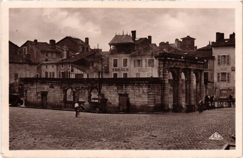 Carte postale ancienne Dax Source de la Nehe sulfatee calcique 64