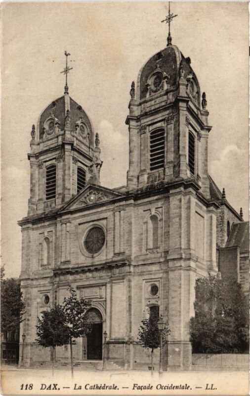 Carte postale ancienne Dax la cathedrale