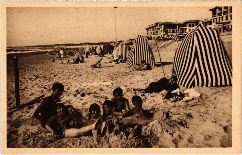 Carte postale ancienne Hossegor Sur la plage