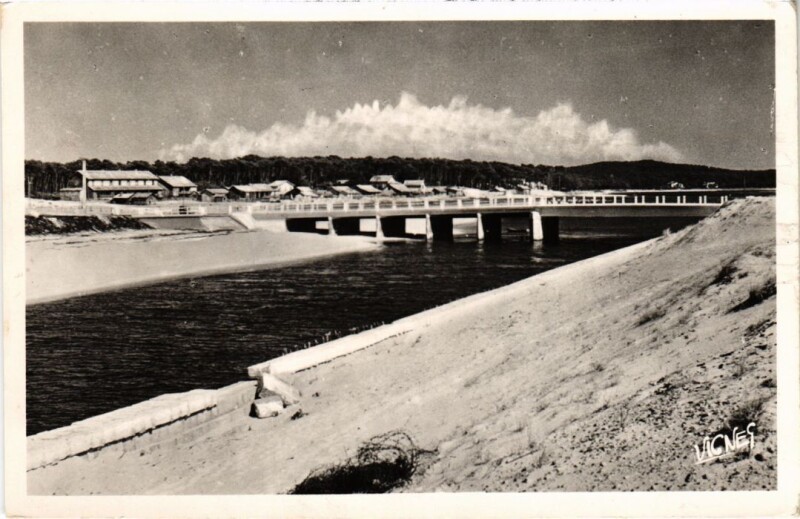 Carte postale ancienne Mimizan les Bains Le Pont à Mimizan