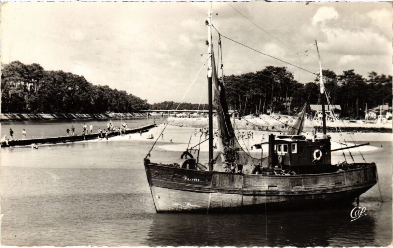 Carte postale ancienne Capbreton et le Canal de Hossegor à Capbreton
