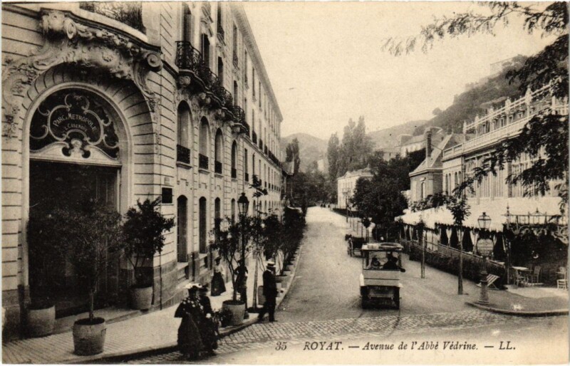 Carte postale ancienne Royat Avenue de l'Abbe Vedrine France à Royat