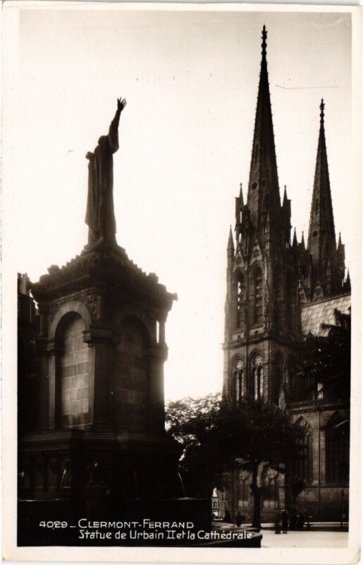 Carte postale ancienne Clermont Ferrand Statue de Urbain Ii et la Cathedrale France à Clermont-Ferrand