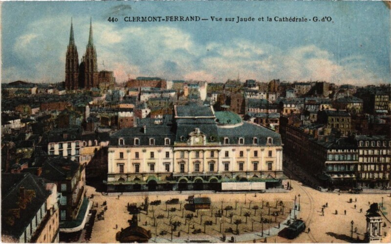 Carte postale ancienne Clermont Ferrand Vue sur Jaude et la Cathedrale France à Clermont-Ferrand
