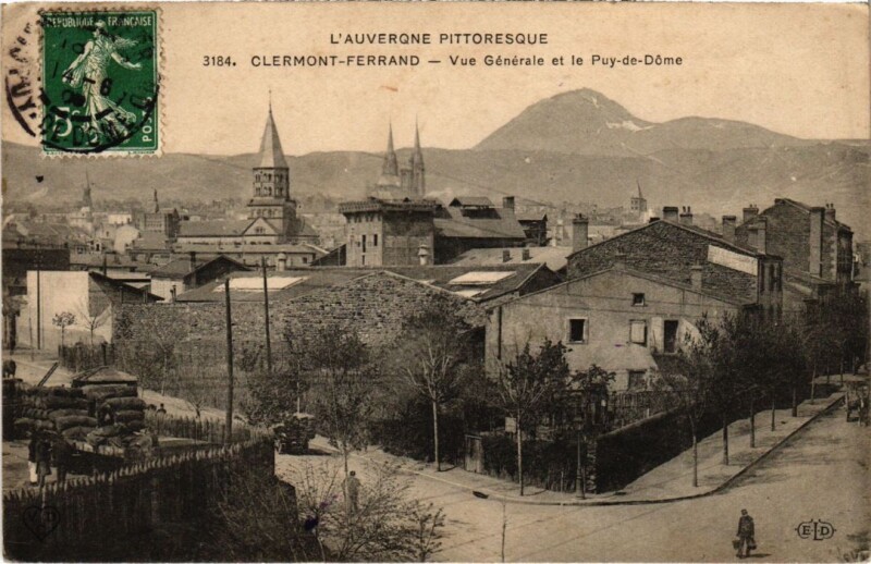 Carte postale ancienne Clermont Ferrand Vue Generale et le Puy de Dome France à Clermont-Ferrand