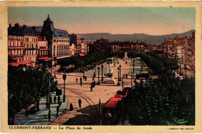 Carte postale ancienne Clermont Ferrand La Place de Jaude France à Clermont-Ferrand
