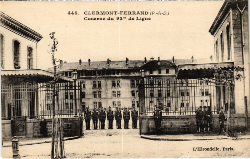 Carte postale ancienne Clermont Ferrand Caserne du 92 de Ligne France à Clermont-Ferrand