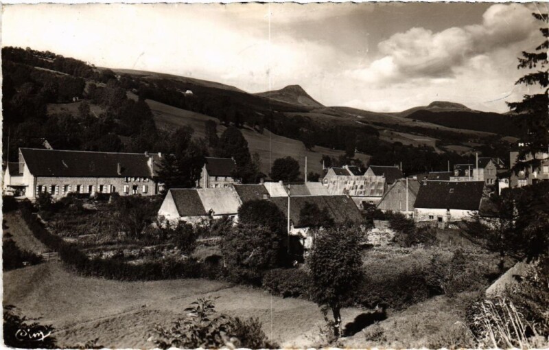 Carte postale ancienne Murat le Quaire Vue Generale du hameau France à Murat-le-Quaire