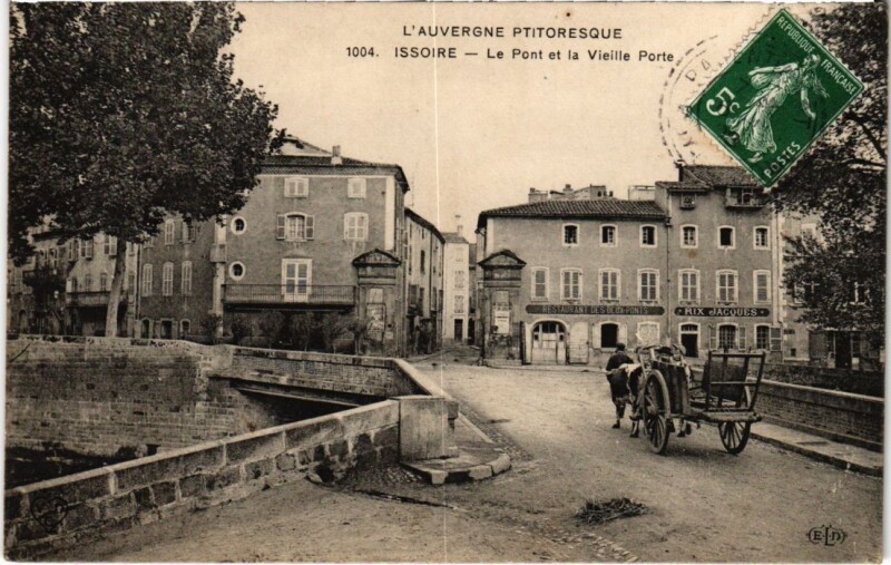 Carte postale ancienne Issoire Le Pont et la Vieille Porte France à Issoire