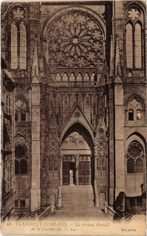 Carte postale ancienne Clermont Ferrand Le Grand Portail de la Cathedrale France à Clermont-Ferrand
