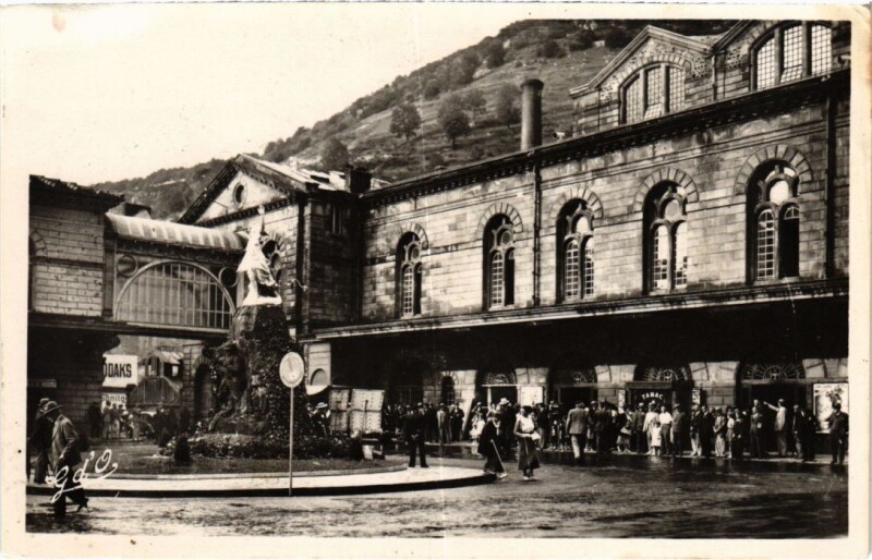 Carte postale ancienne Le Mont Dore Etablissement Thermal France à Mont-Dore