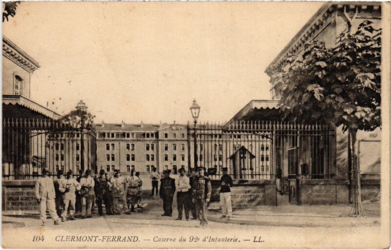 Carte postale ancienne Clermont Ferrand Caserne du 92 d'Infanterie France à Clermont-Ferrand