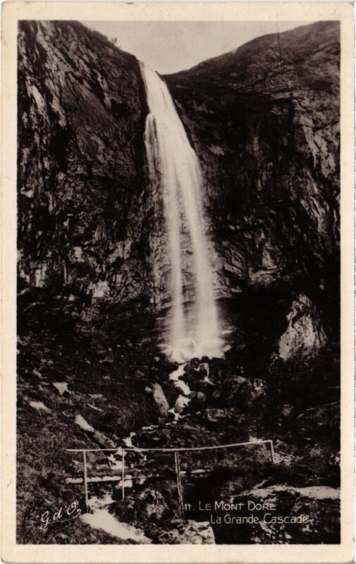 Carte postale ancienne Le Mont Dore La Grande Cascade France à Mont-Dore