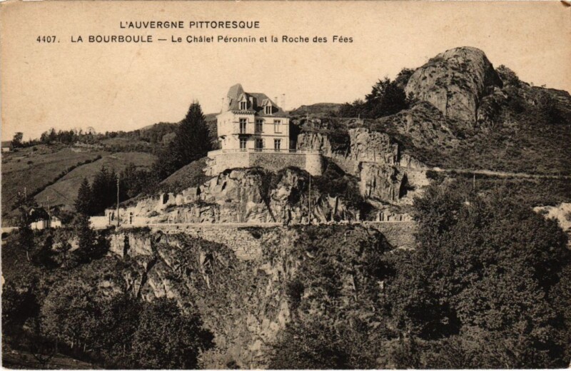 Carte postale ancienne La Bourboule Le Chalet Peronnin et la Roche des Fees France à La Bourboule