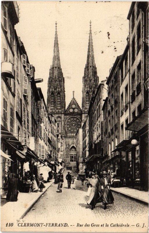 Carte postale ancienne Clermont Ferrand Rue des Gras et la Cathedrale France à Clermont-Ferrand