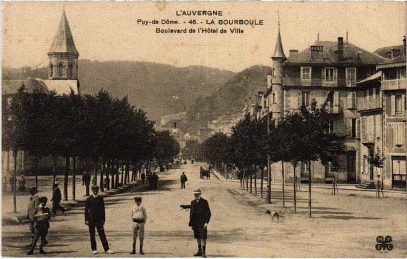 Carte postale ancienne La Bourboule Boulevard de l'Hotel de Ville France à La Bourboule
