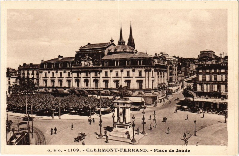 Carte postale ancienne Clermont Ferrand Place de Jaude France à Clermont-Ferrand