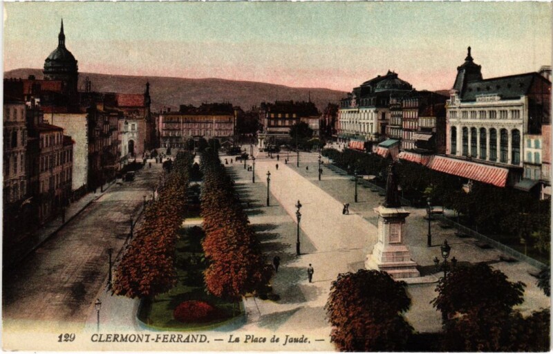 Carte postale ancienne Clermont Ferrand La Place de Jaude France à Clermont-Ferrand
