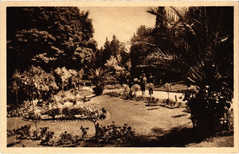 Carte postale ancienne Clermont Ferrand Un coin du Jardin Lecoq France à Clermont-Ferrand