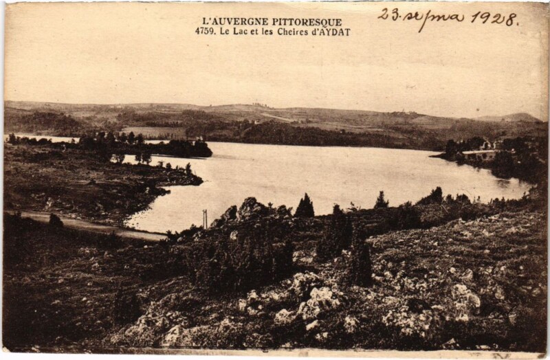 Carte postale ancienne Le Lac et les Cheires d'Aydat France à Aydat