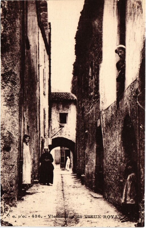Carte postale ancienne Vieille Rue du Vieux Royat France à Royat