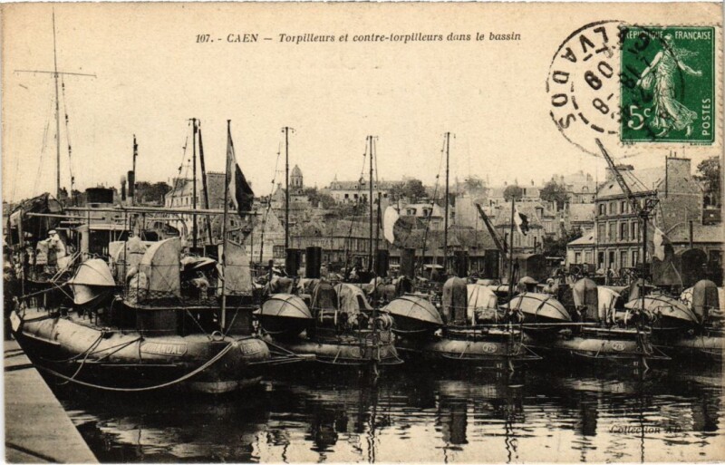 Carte postale ancienne Caen Torpilleurs et contre-torpilleurs dans le bassin France