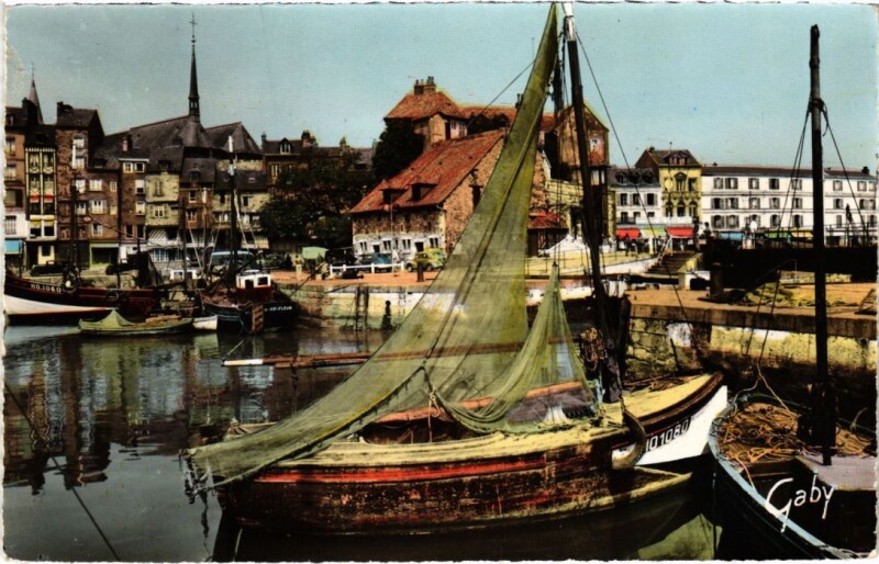 Carte postale ancienne Honfleur Le Vieux Bassin et la Lieutenance France à Honfleur