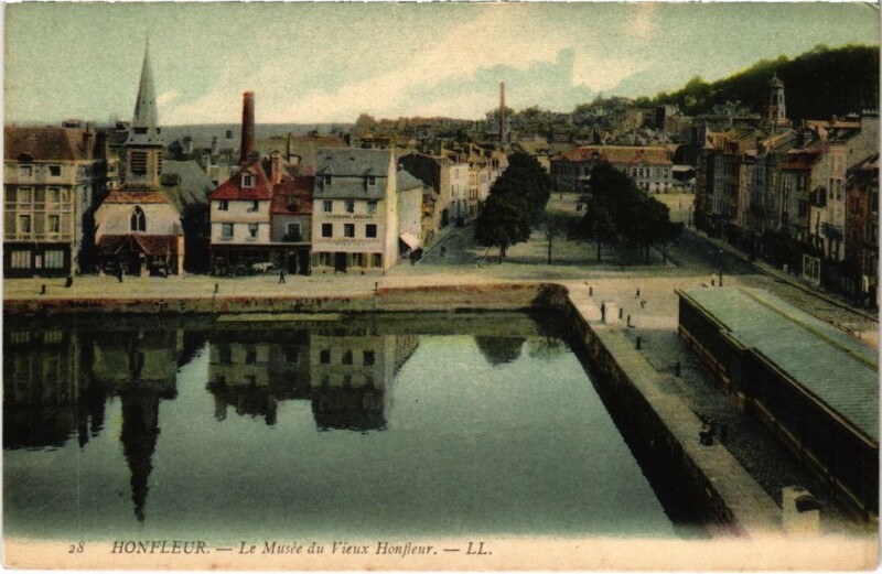 Carte postale ancienne Le Musee du Vieux Honfleur France à Honfleur
