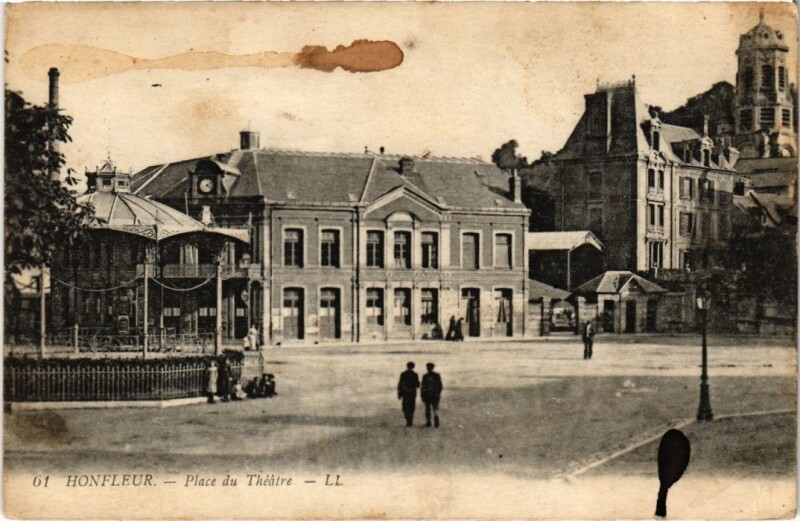 Carte postale ancienne Honfleur Place du Theatre France à Honfleur