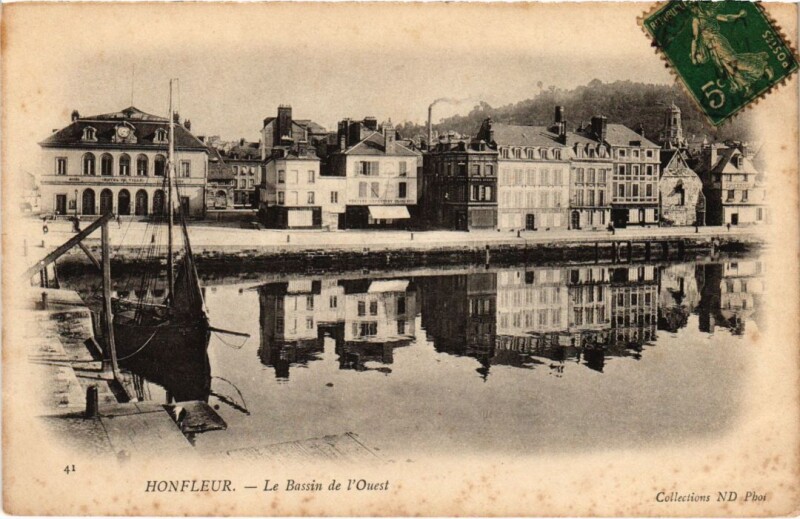 Carte postale ancienne Honfleur Le Bassin de l'Ouest France à Honfleur