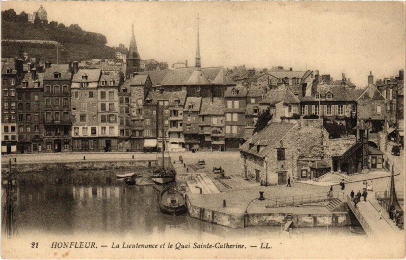 Carte postale ancienne Honfleur La Lieutenance et le Quai St.Catherine France à Honfleur